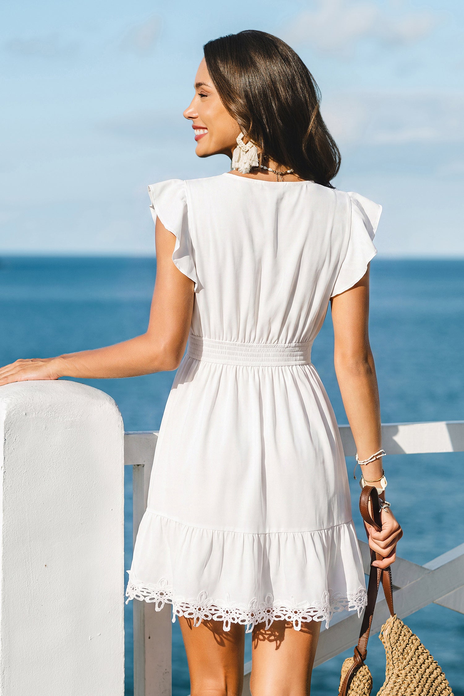 Weißes Mini-Strandkleid mit Lochstickerei