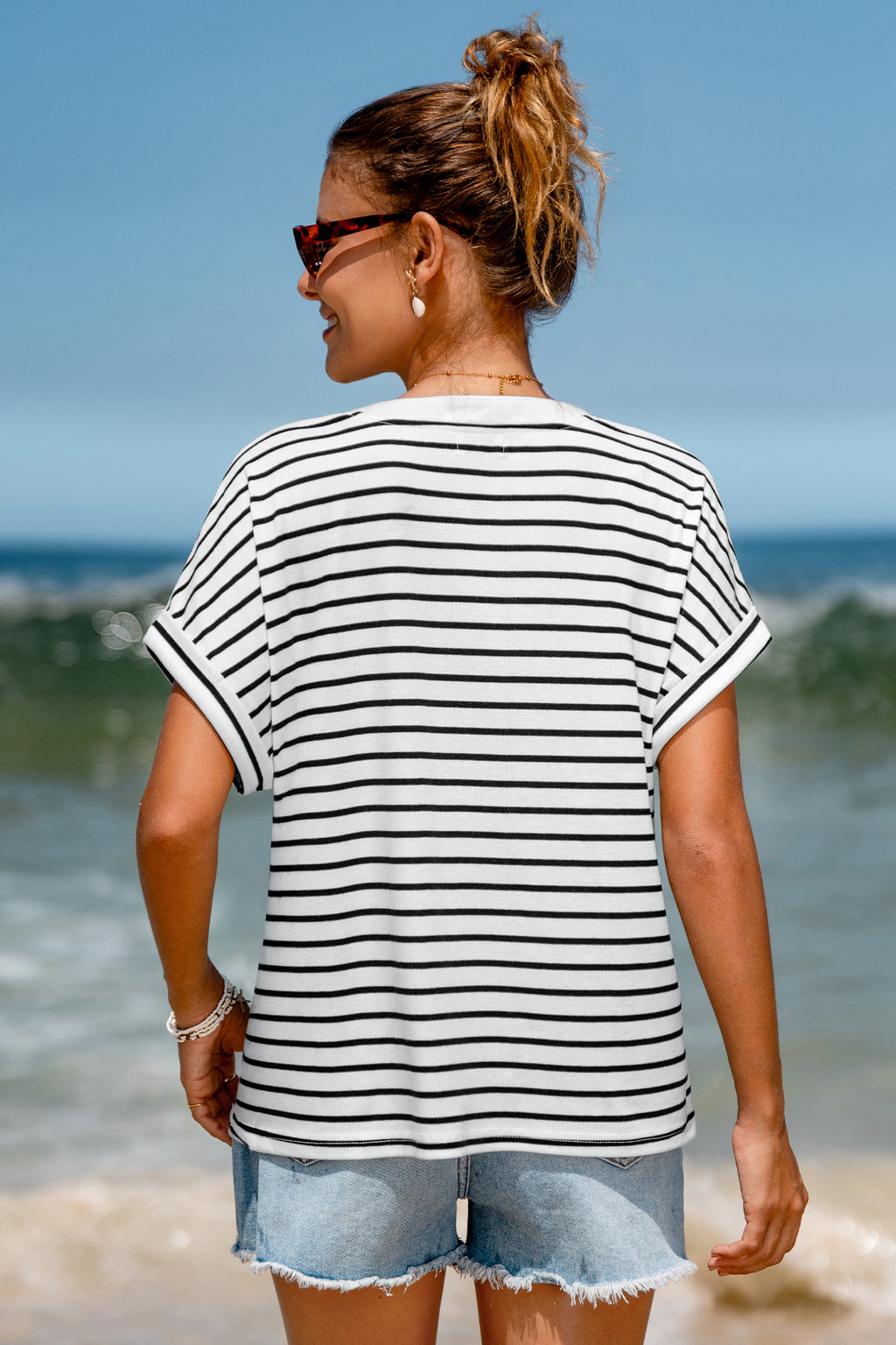 Schwarz Gestreiftes Kurzarmshirt mit V-Ausschnitt