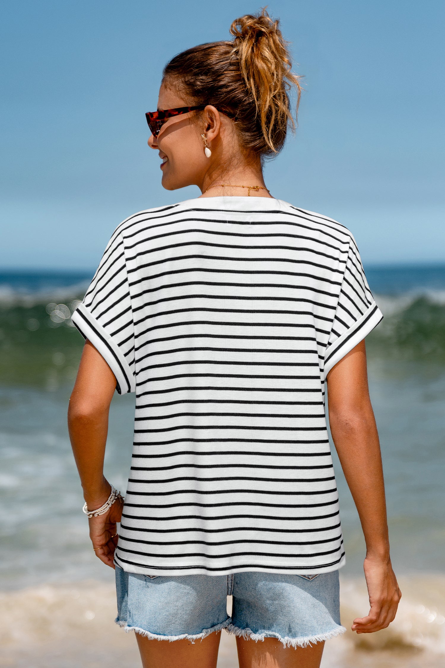 Schwarz Gestreiftes Kurzarmshirt mit V-Ausschnitt