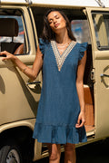 Blaues Mini-Strandkleid mit Rüschenbesatz