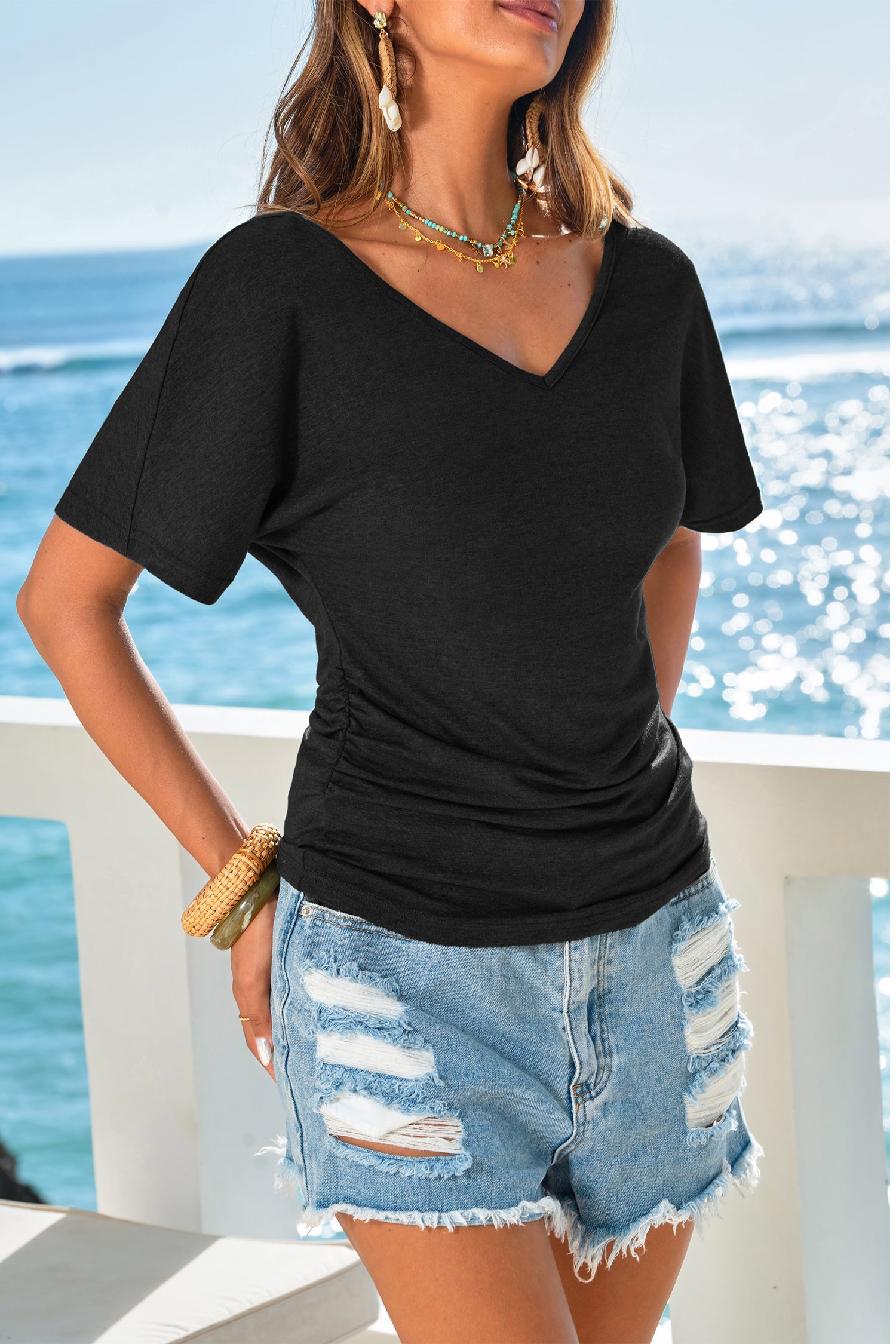 Schwarzes V-Ausschnitt Kurzarmshirt mit geraffter Taille
