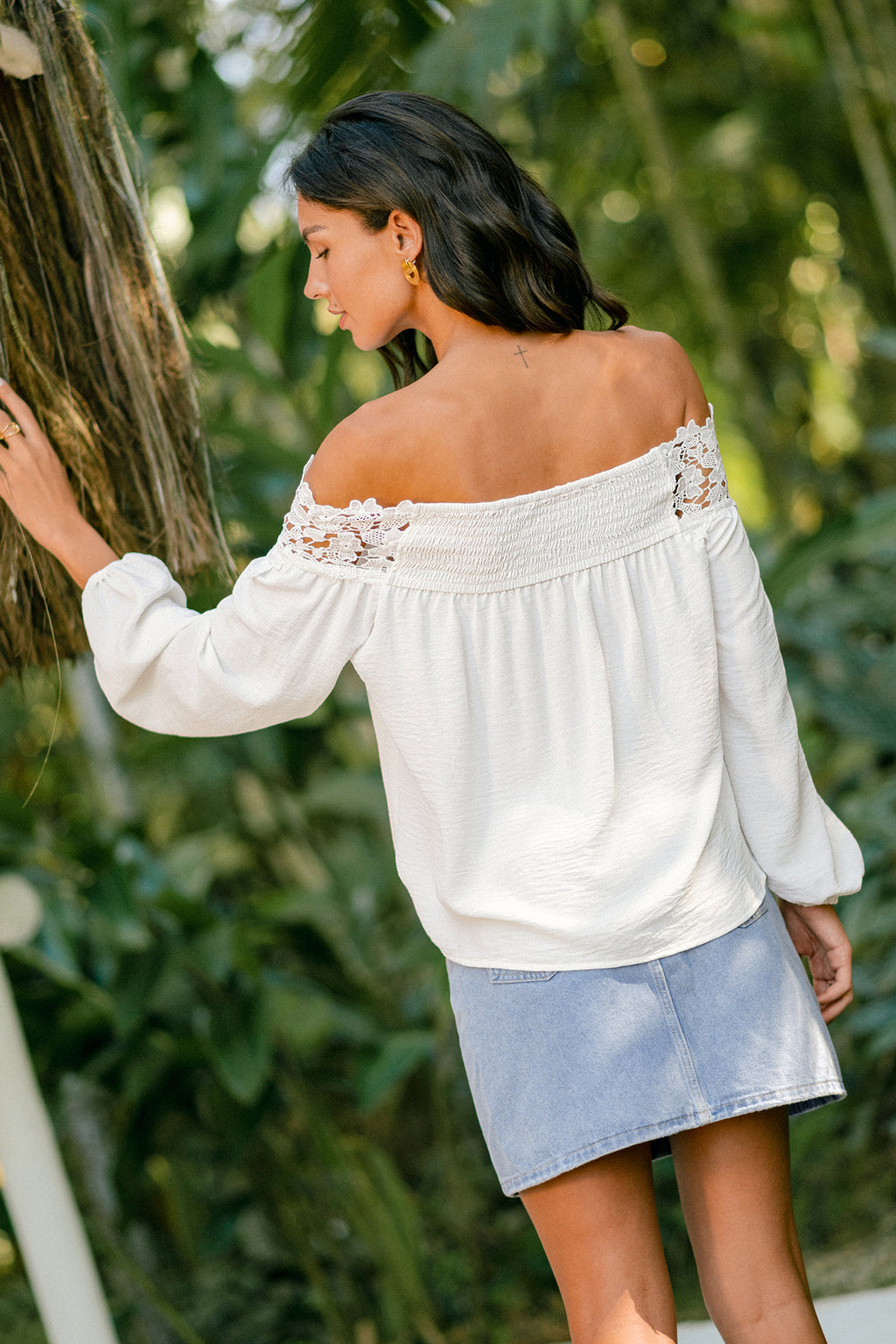 Weißes Off-Shoulder-Top mit Spitzenbesatz
