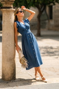 Blaues Midikleid mit Flatterärmeln