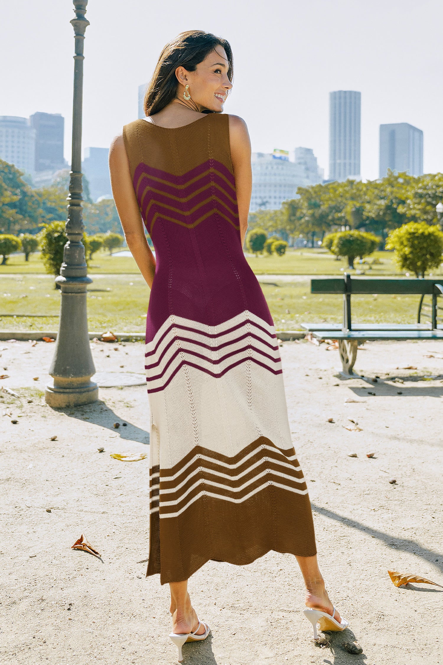 Elegantes Gestreiftes Maxi-Strickkleid