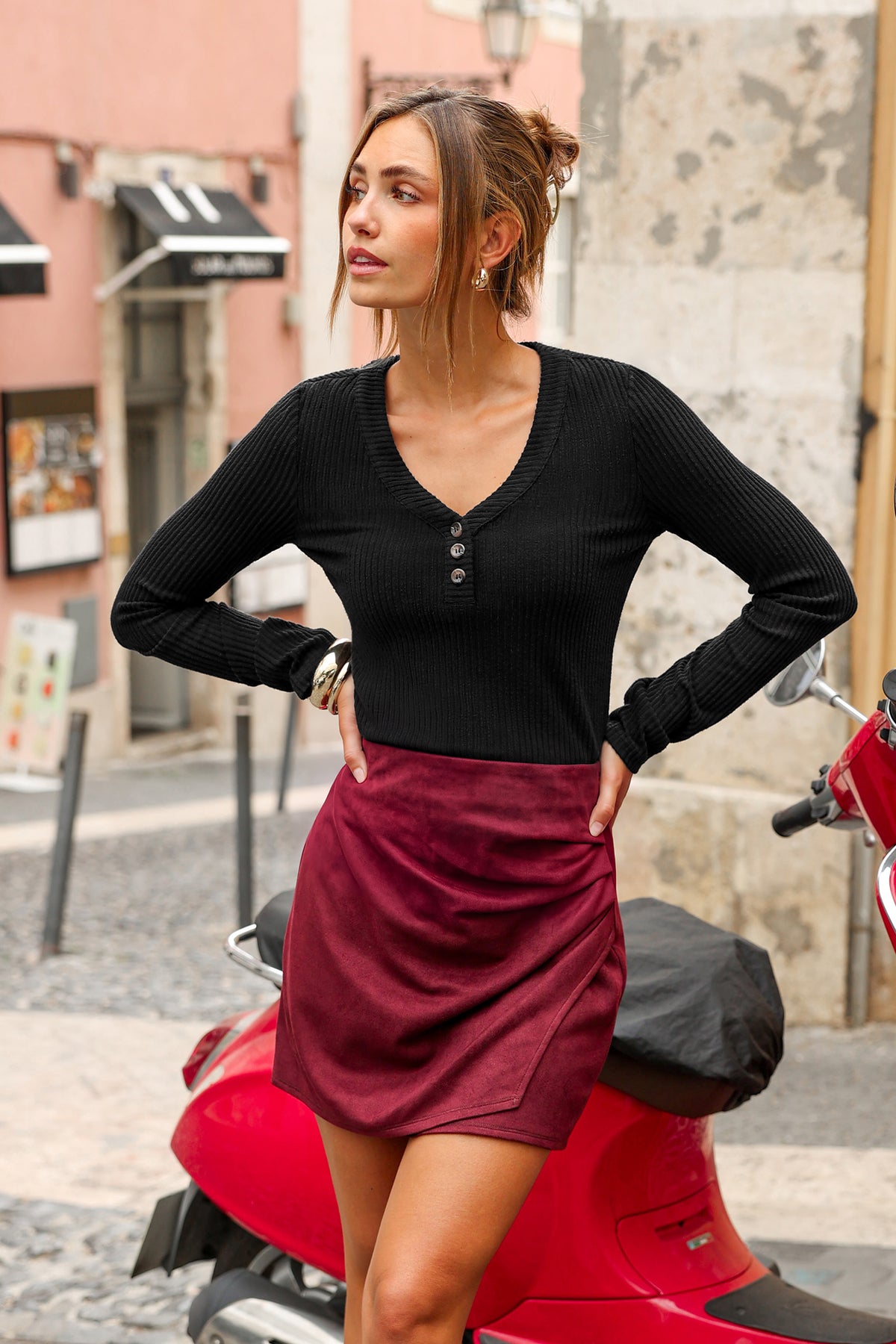 Schwarzes Langarmshirt mit V-Ausschnitt