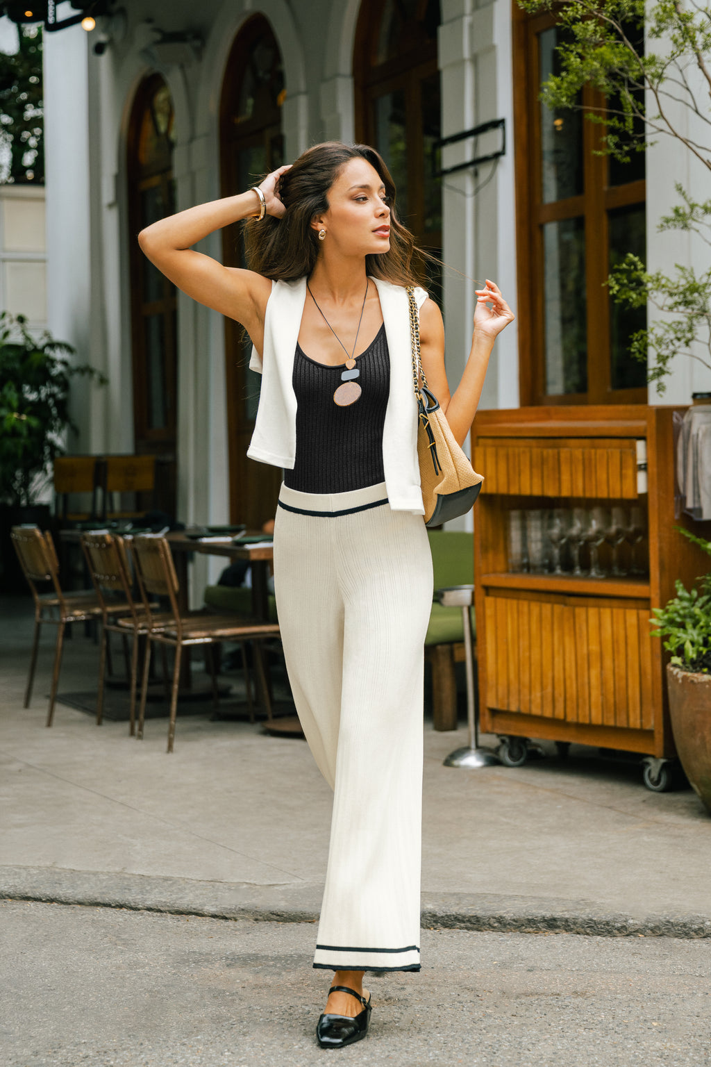 Beige Strickhose mit geradem Bein und Kontrastdetails