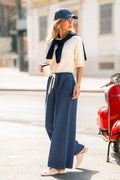 Blaue Jeanshose mit elastischem Bund und weitem Bein