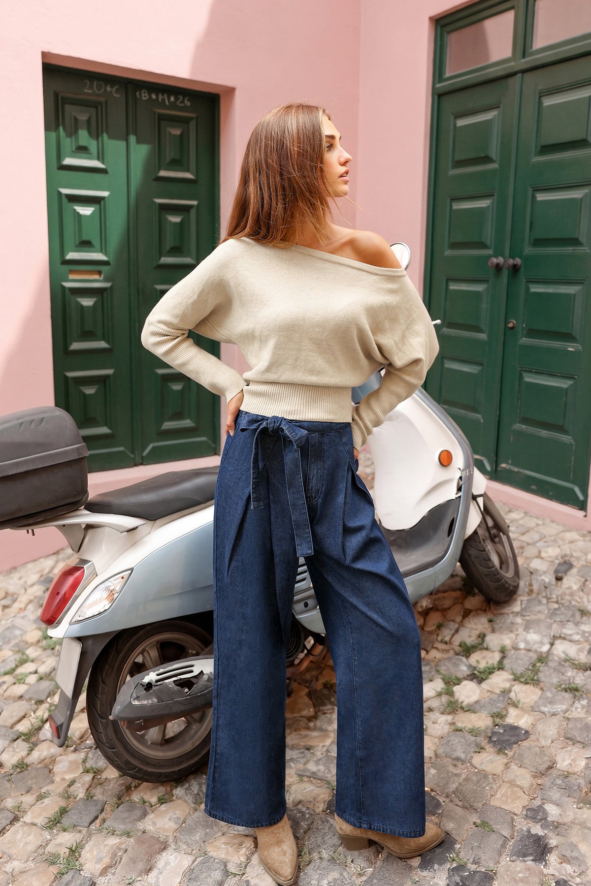 Jeanshose mit Bindedetail und weitem Bein