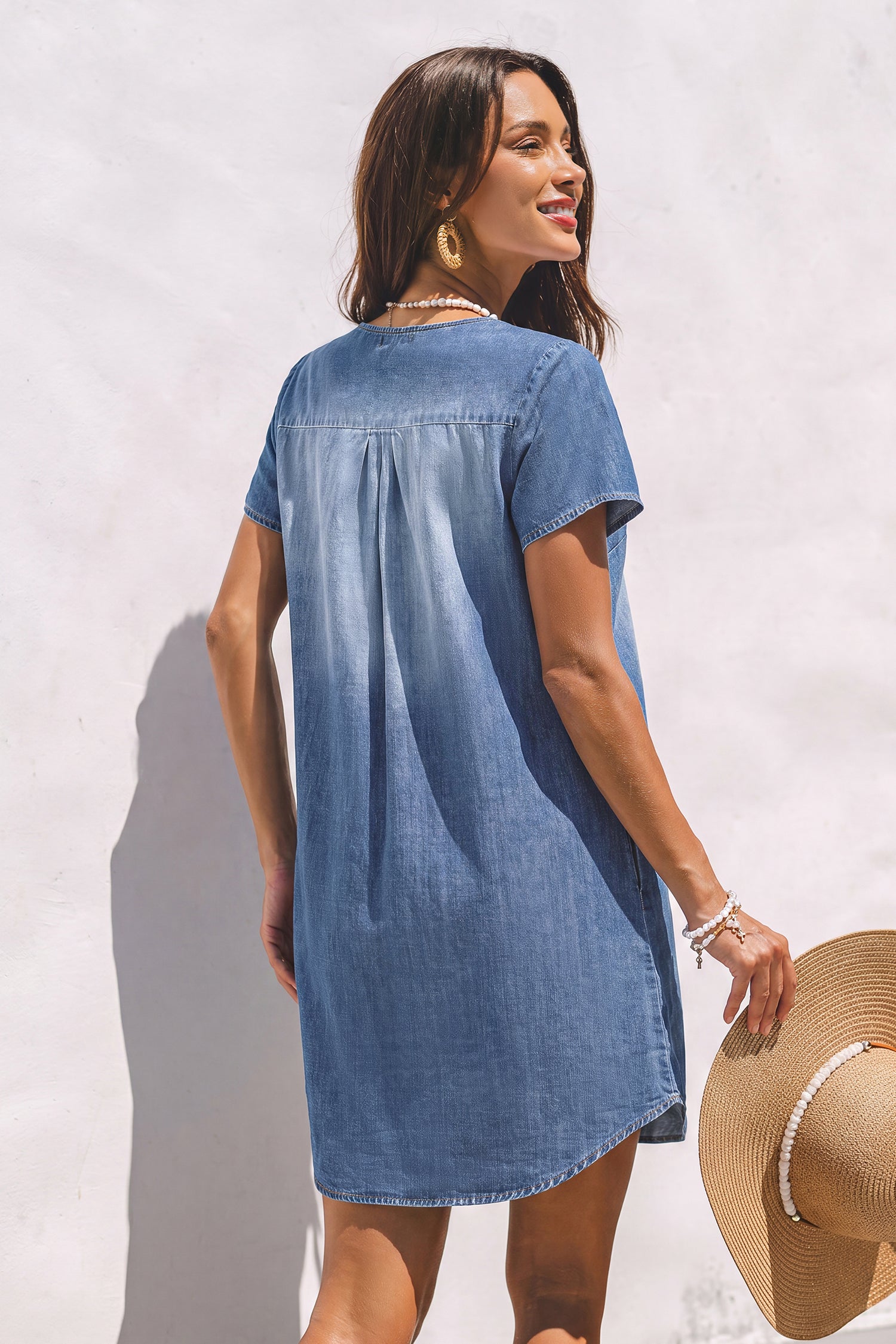 Blaues Mini-Jeanskleid aus Baumwolle