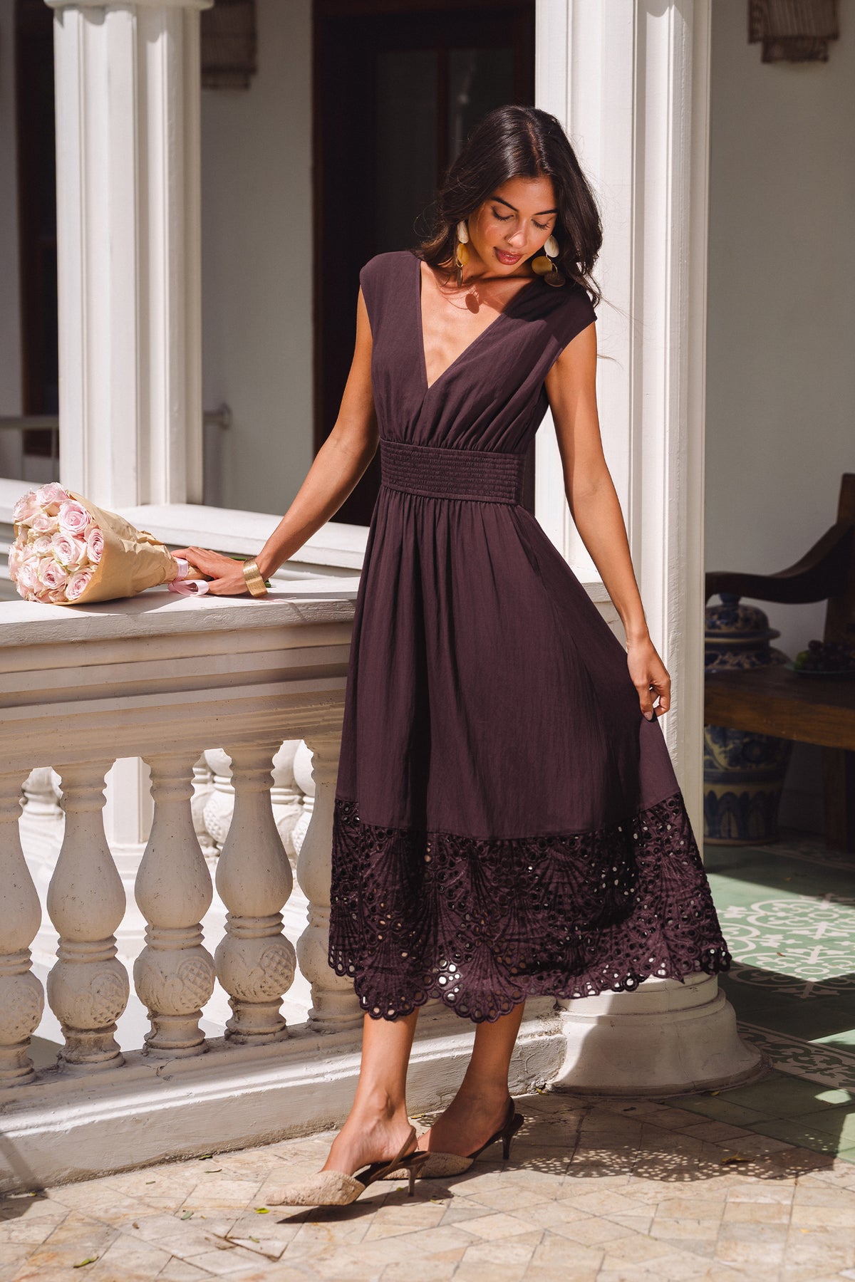 Braunes Elegantes V-Ausschnitt Midikleid