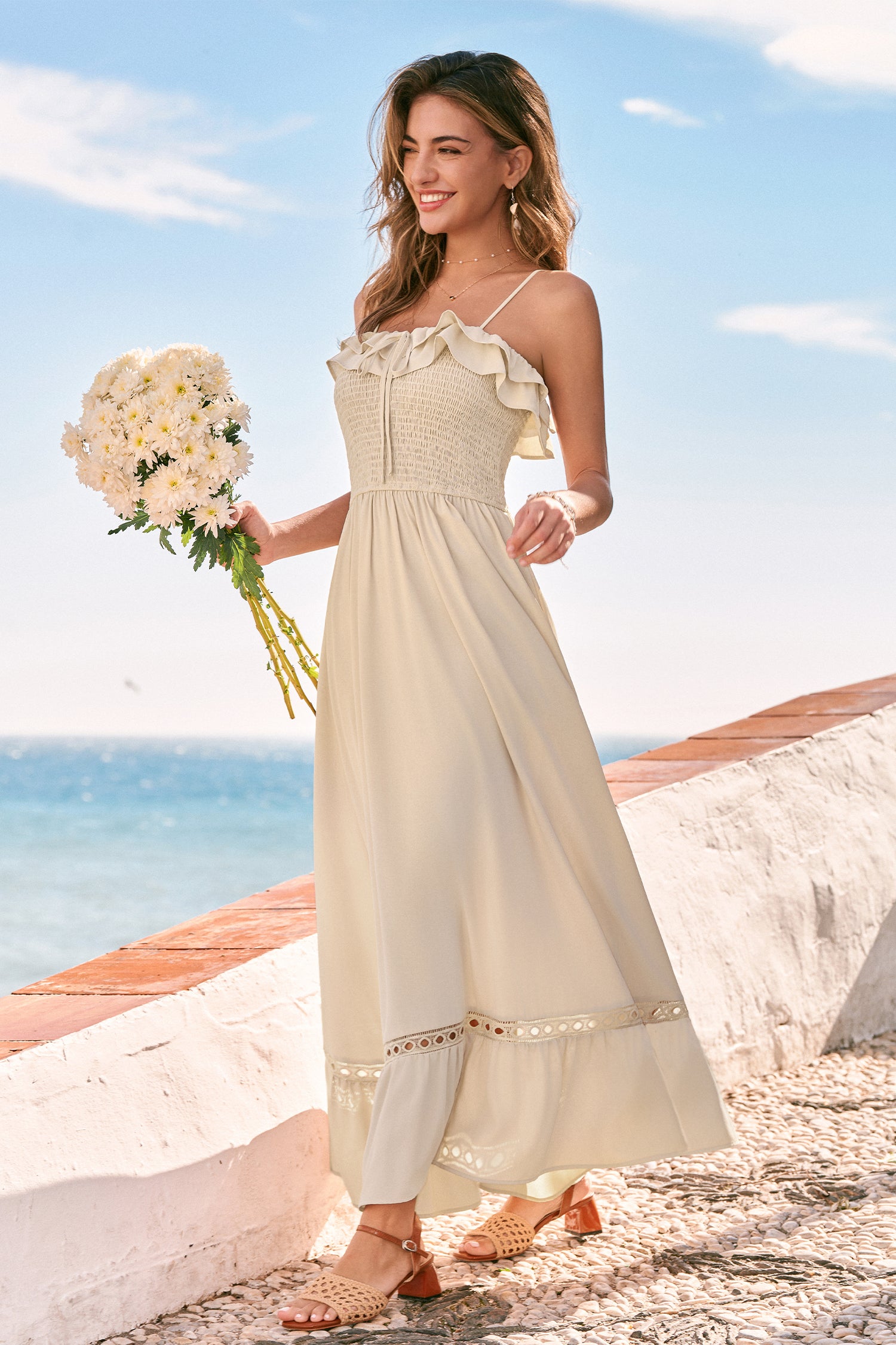 Beiges Gesmoktes Maxi-Strandkleid
