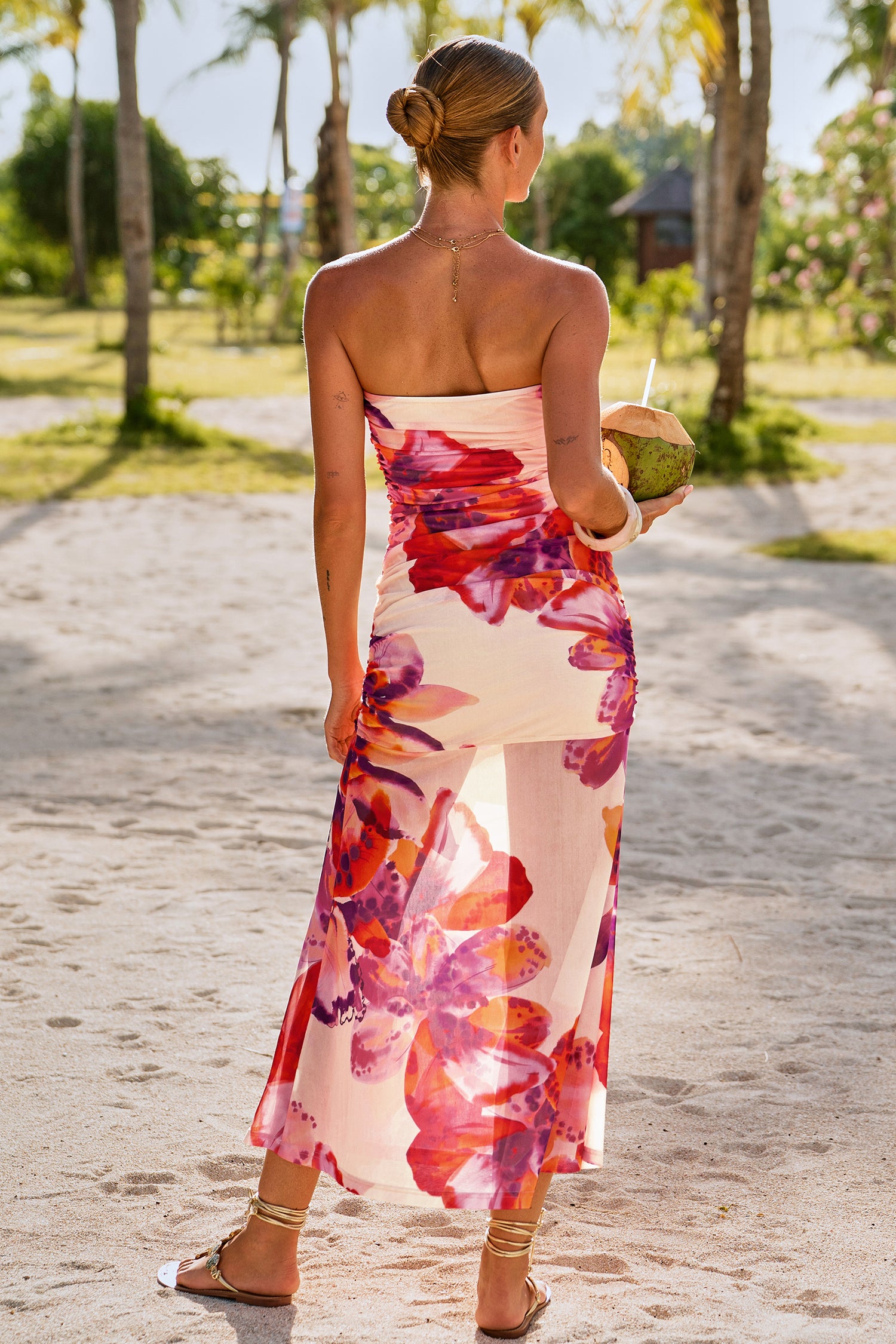 Gerafftes Bandeau-Maxikleid mit Blumenmuster