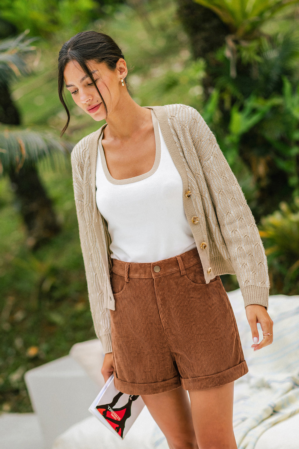 Braune kurze Cordhose mit geradem Bein