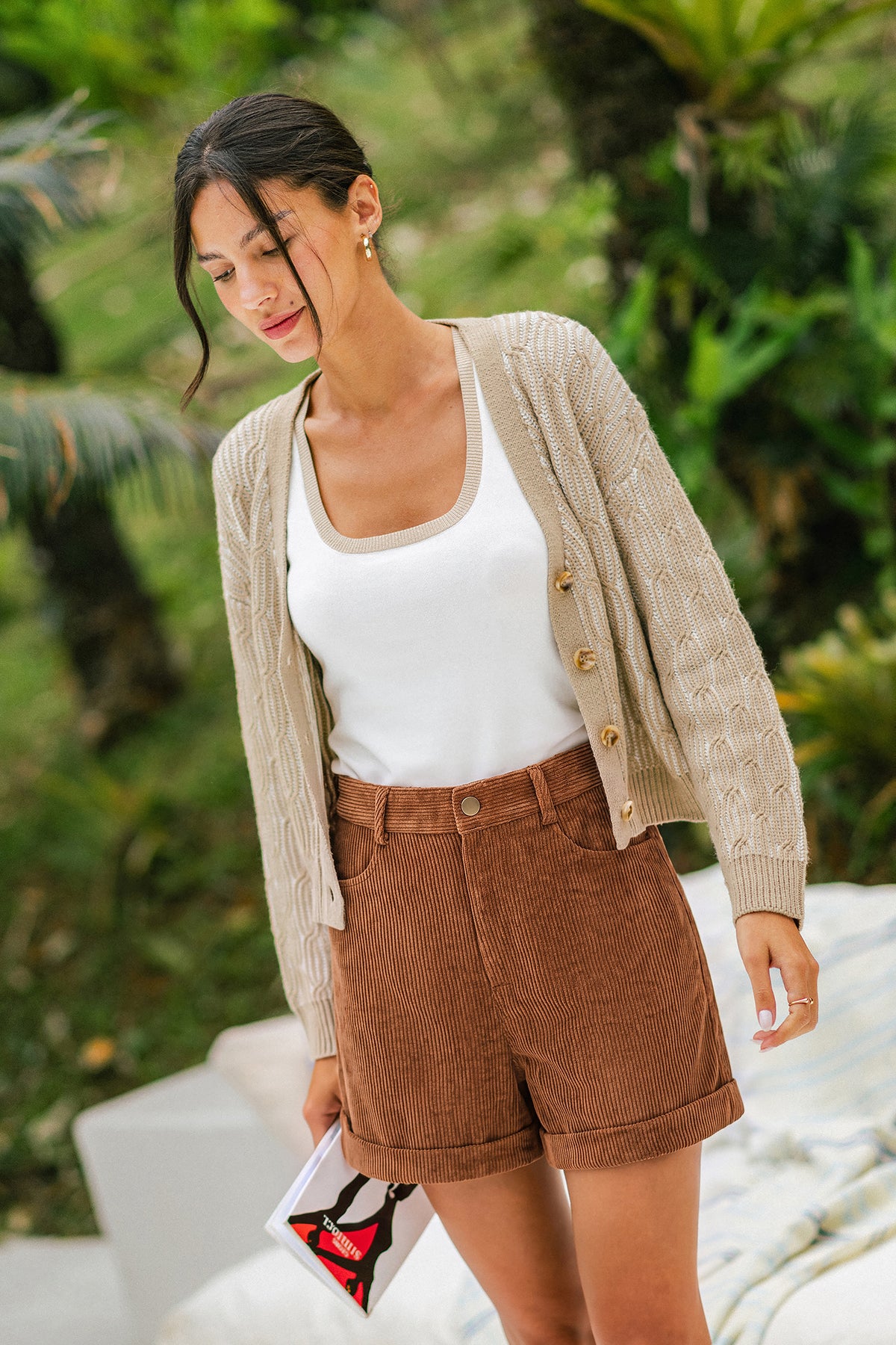 Braune kurze Cordhose mit geradem Bein