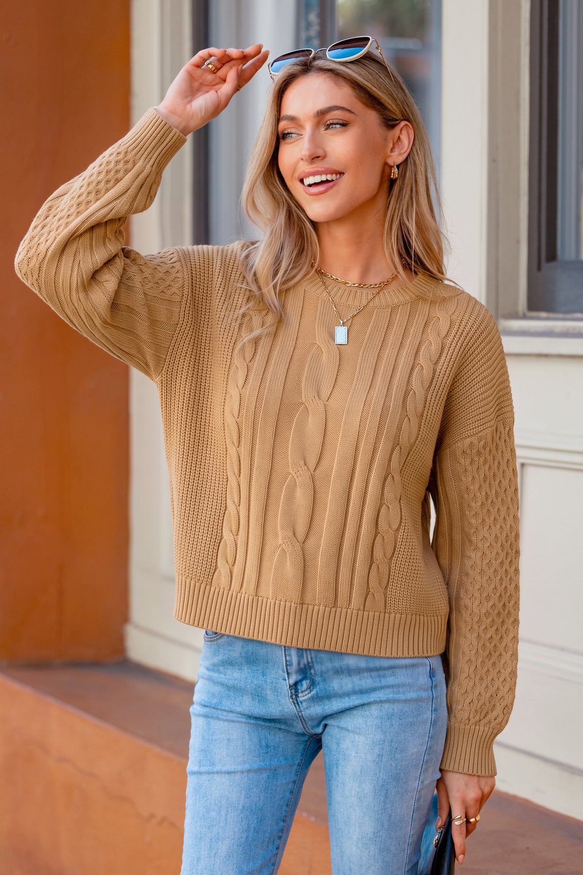 Brauner Langarmpullover mit Rundhalsausschnitt