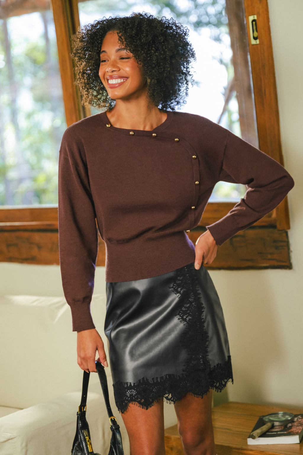 Brauner Langarmpullover mit Knopfleiste