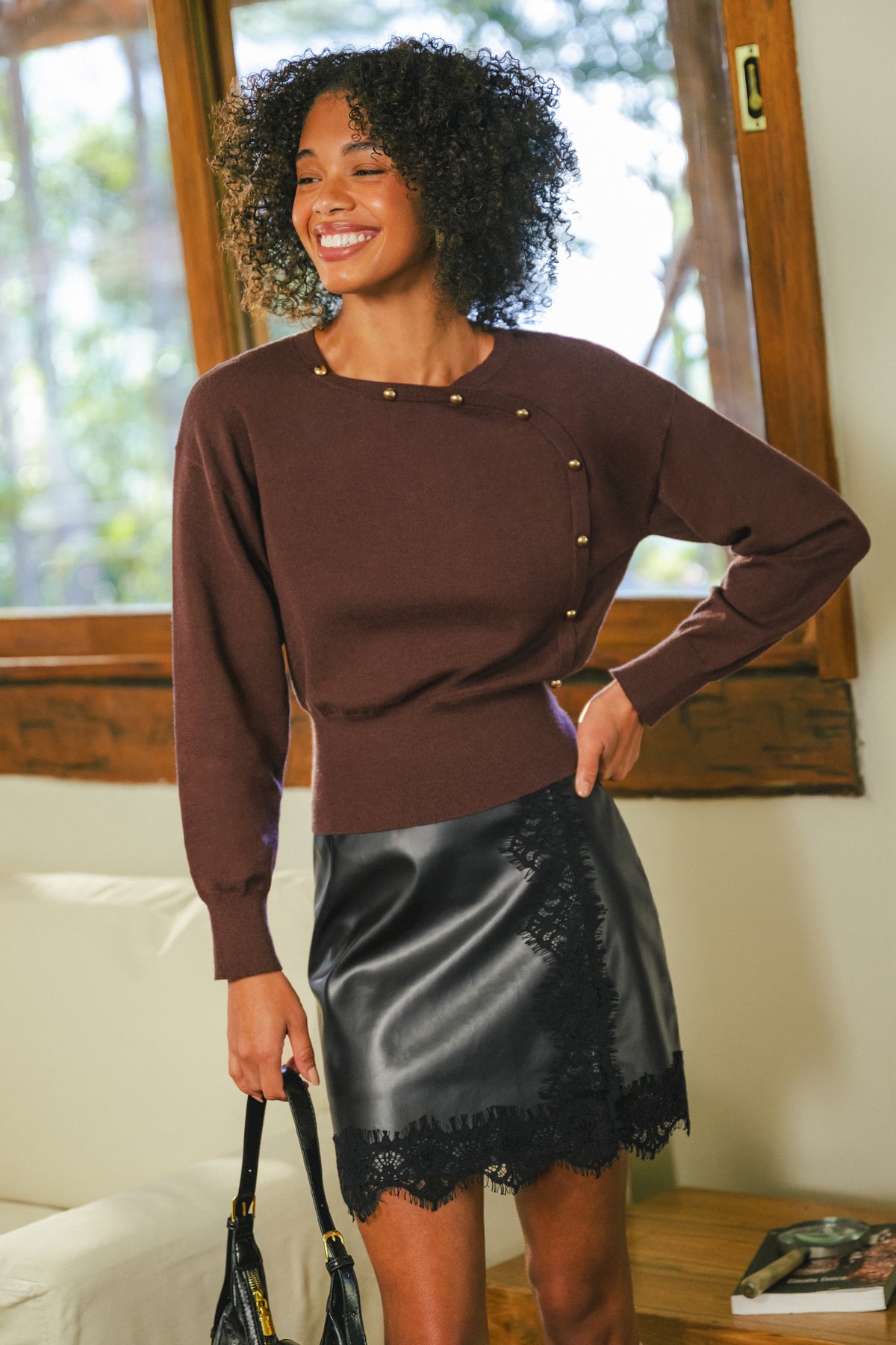 Brauner Langarmpullover mit Knopfleiste