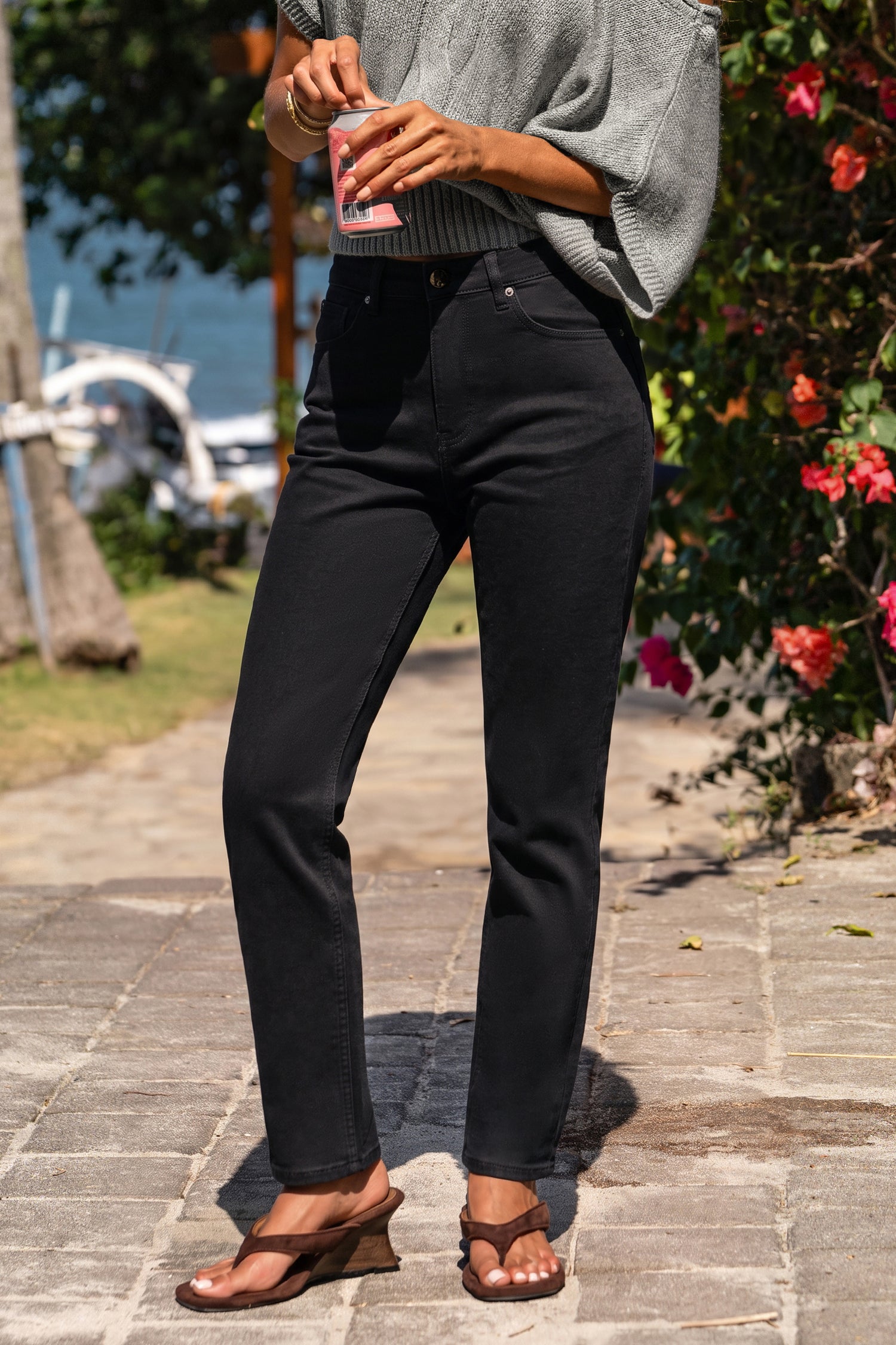 Schwarze High-Waist Jeanshose mit zulaufendem Bein