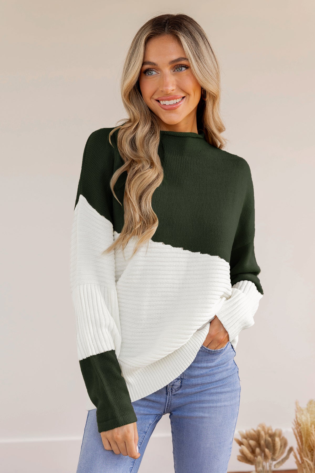 Asymmetrischer Stehkragen-Pullover mit Blockmuster