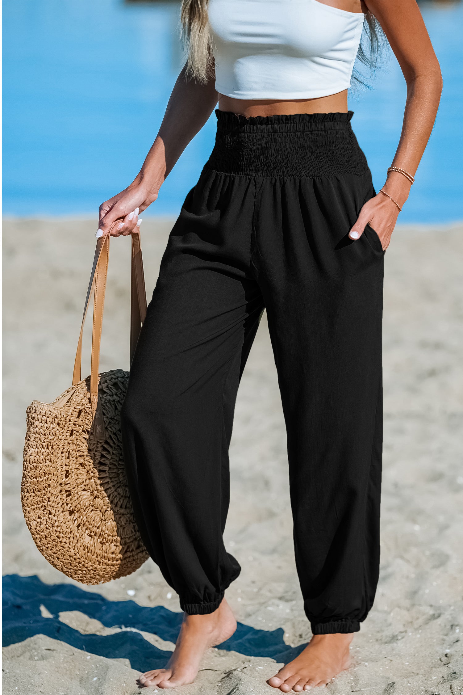 Schwarze Stoffhose mit gesmoktem Bund