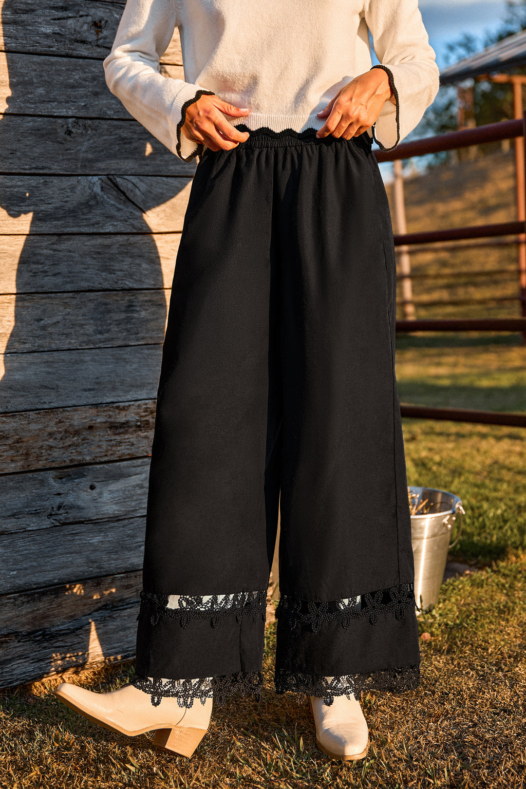 Schwarze Stoffhose mit elastischem Bund