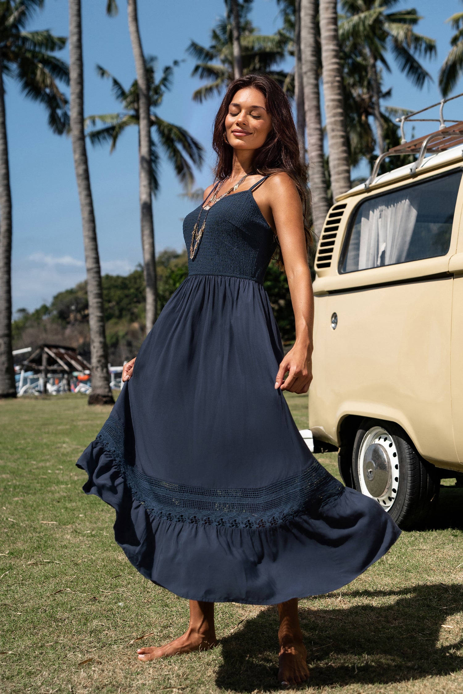 Marineblaues Maxi-Strandkleid mit V-Ausschnitt