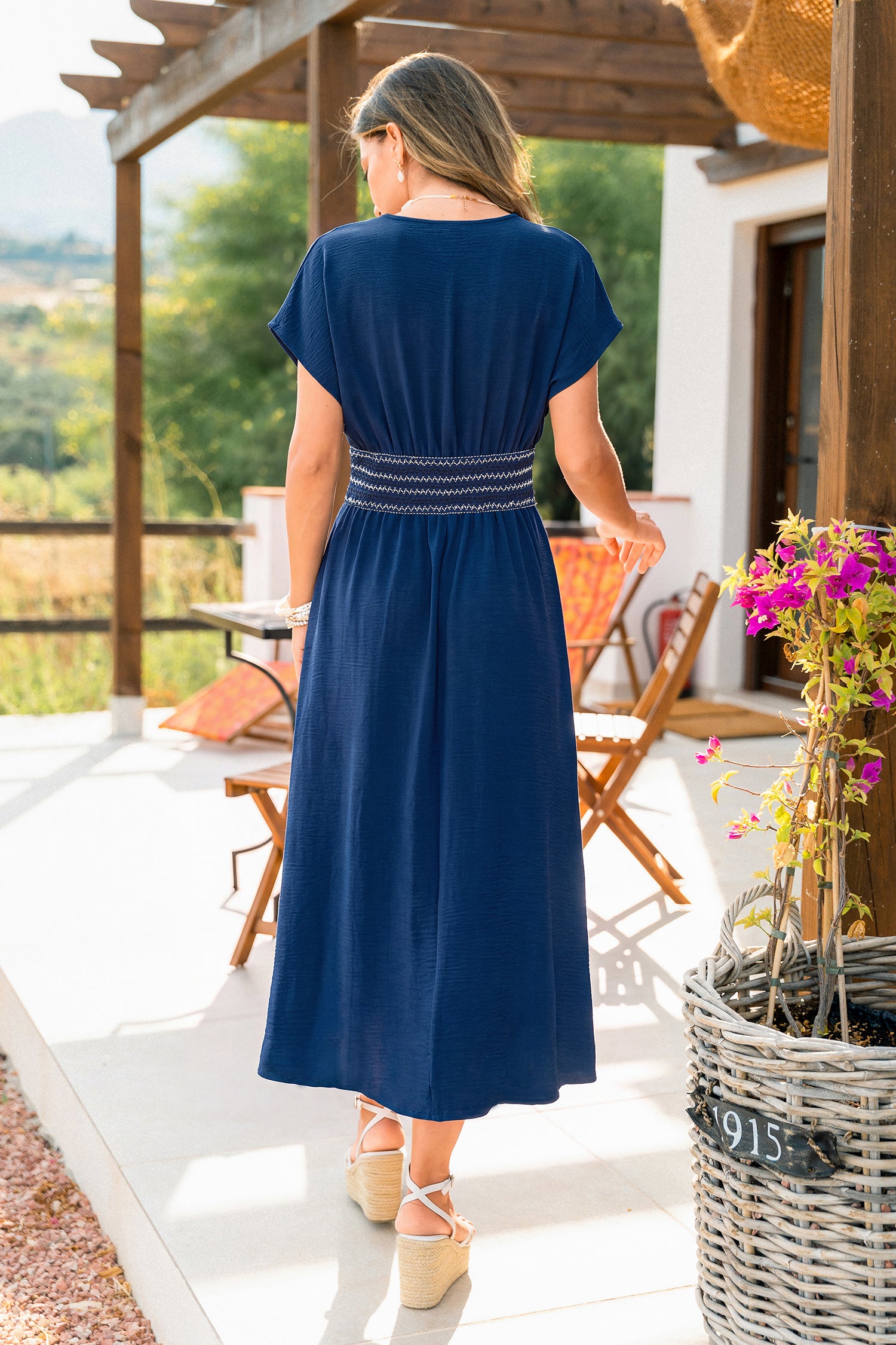 Marineblaues Kurzarm Maxikleid mit V-Ausschnitt