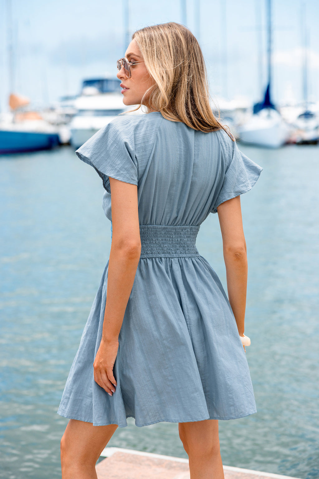 Blaues V-Ausschnitt tailliertes Minikleid aus Baumwolle