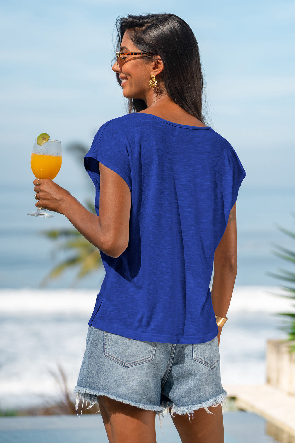 Blaues lockeres Kurzarmshirt