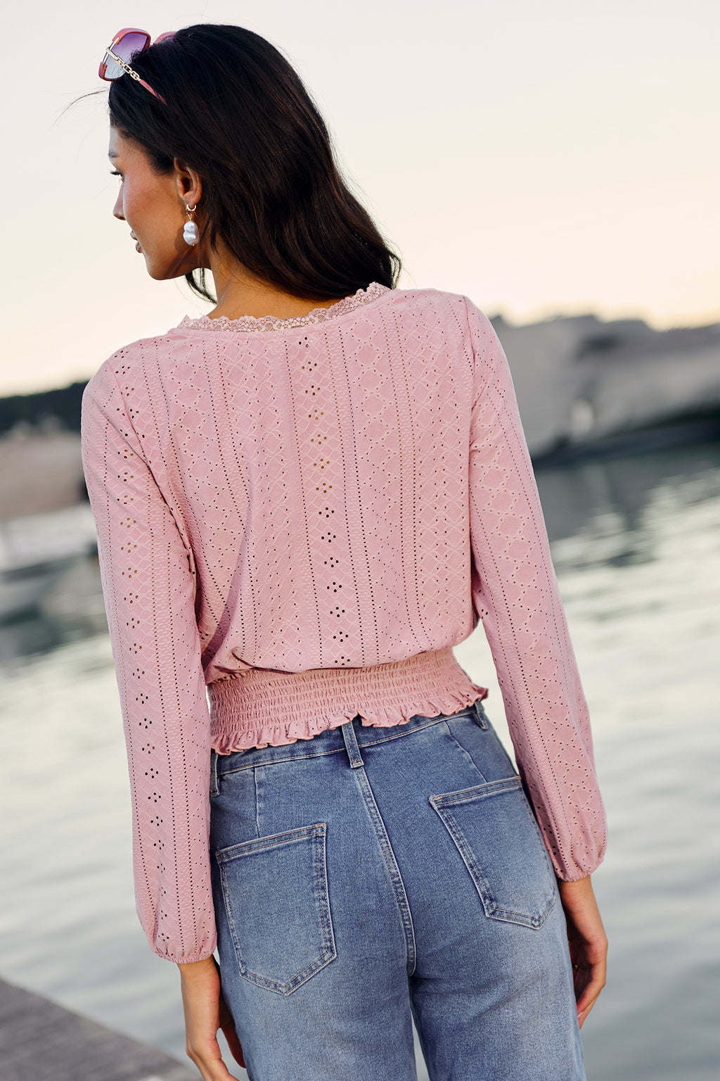 Rosa Langarm Top mit Lochstickerei