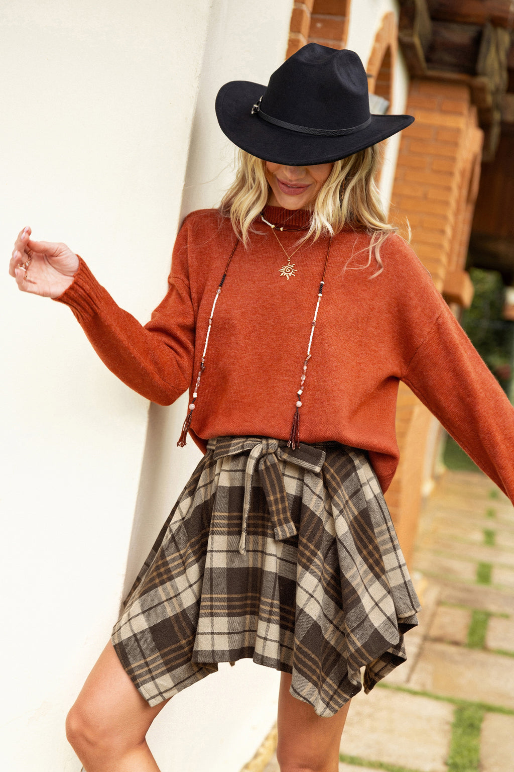 Orangefarbener Langarmpullover mit Rundhalsausschnitt