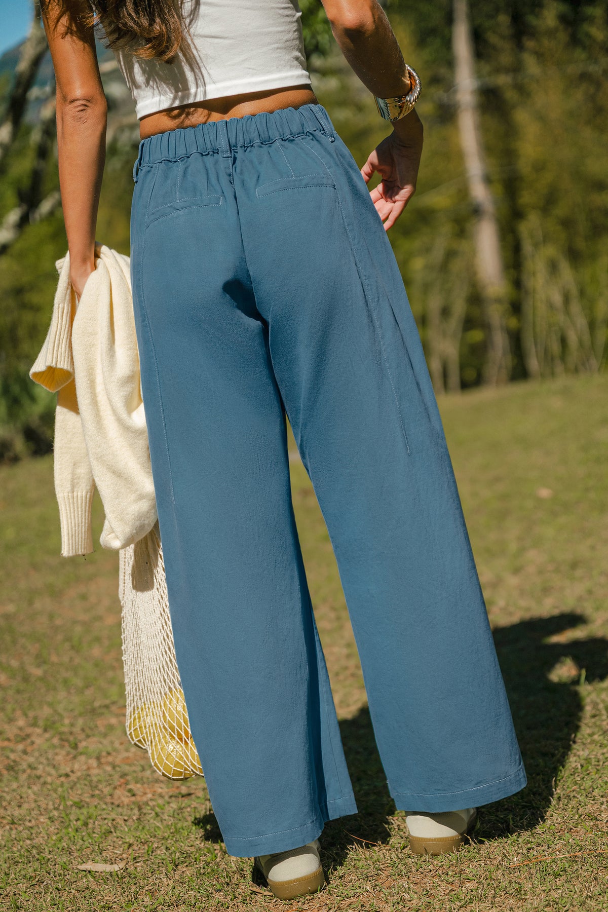 Blaue Hose mit Barrel-Leg und Seitentaschen aus Baumwolle