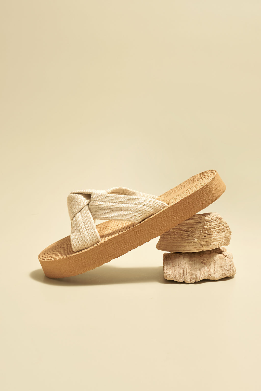 Neutrale Knoten-Riemen Plateau-Sandalen