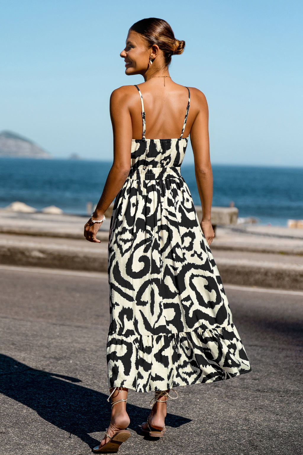 Abstraktes Midi-Strandkleid