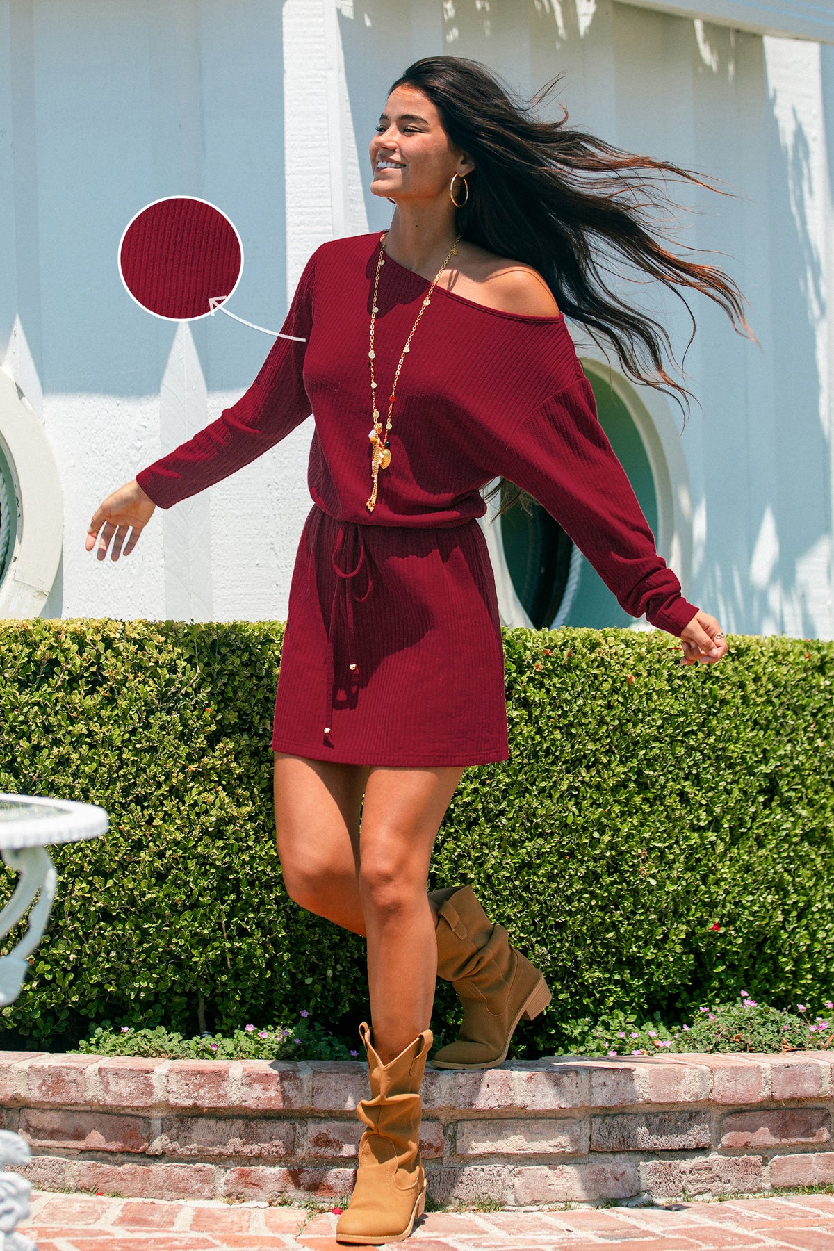 Rotes Langarm Mini-Strickkleid mit U-Boot-Ausschnitt