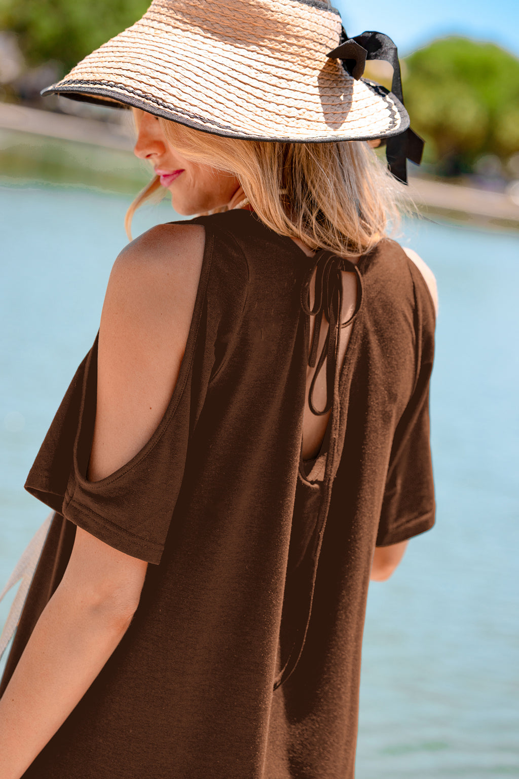 Braunes Mini-Strandkleid mit Cut-outs