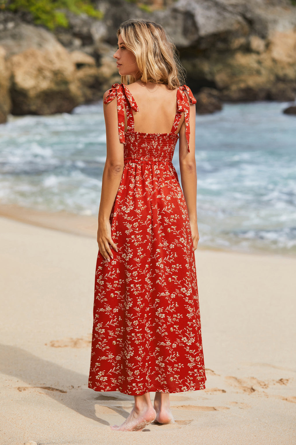 Rotes Geblümtes Gesmoktes Maxi-Urlaubs-Sommerkleid