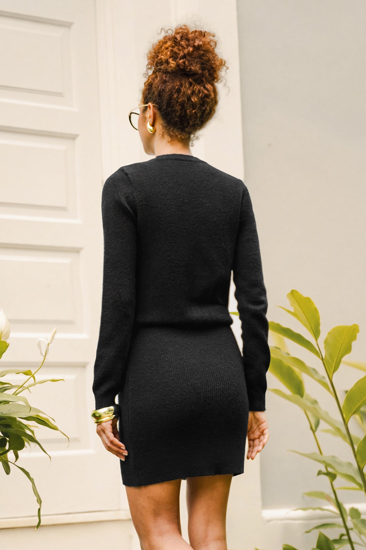 Schwarzes Rundhalsausschnitt Mini-Strickkleid