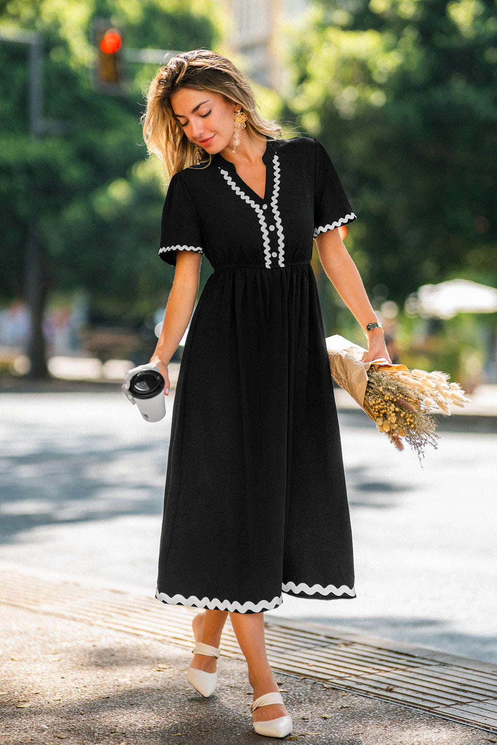 Schwarzes Kurzarm Maxikleid mit Kontrastdetails