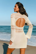 Beiges Langarm Mini-Strick-Strandkleid mit offenem Rücken