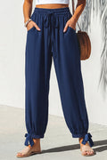 Marineblaue Hose mit zulaufendem Bein