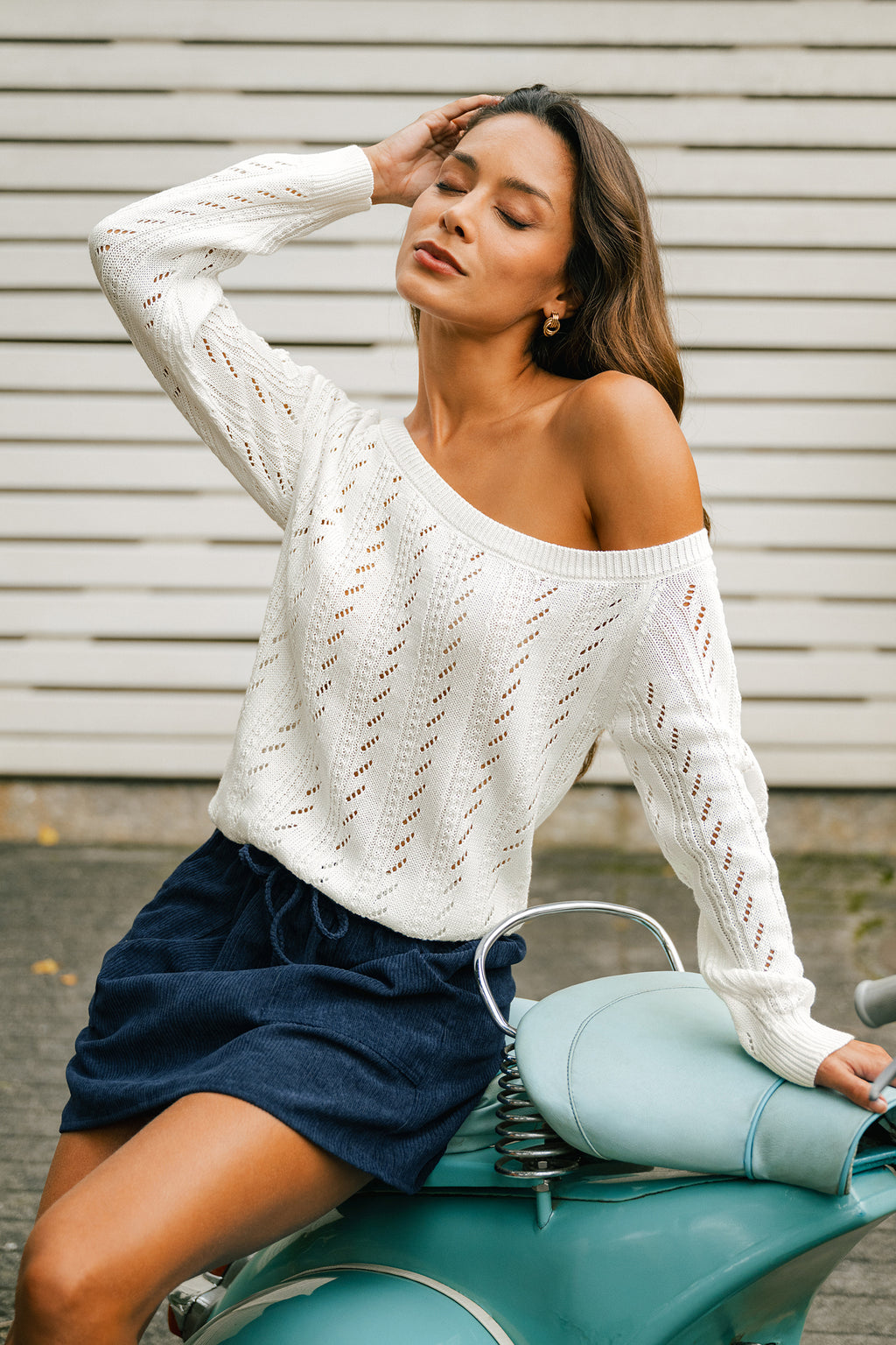 Weißes Langarm Strick-Top mit asymmetrischem Ausschnitt
