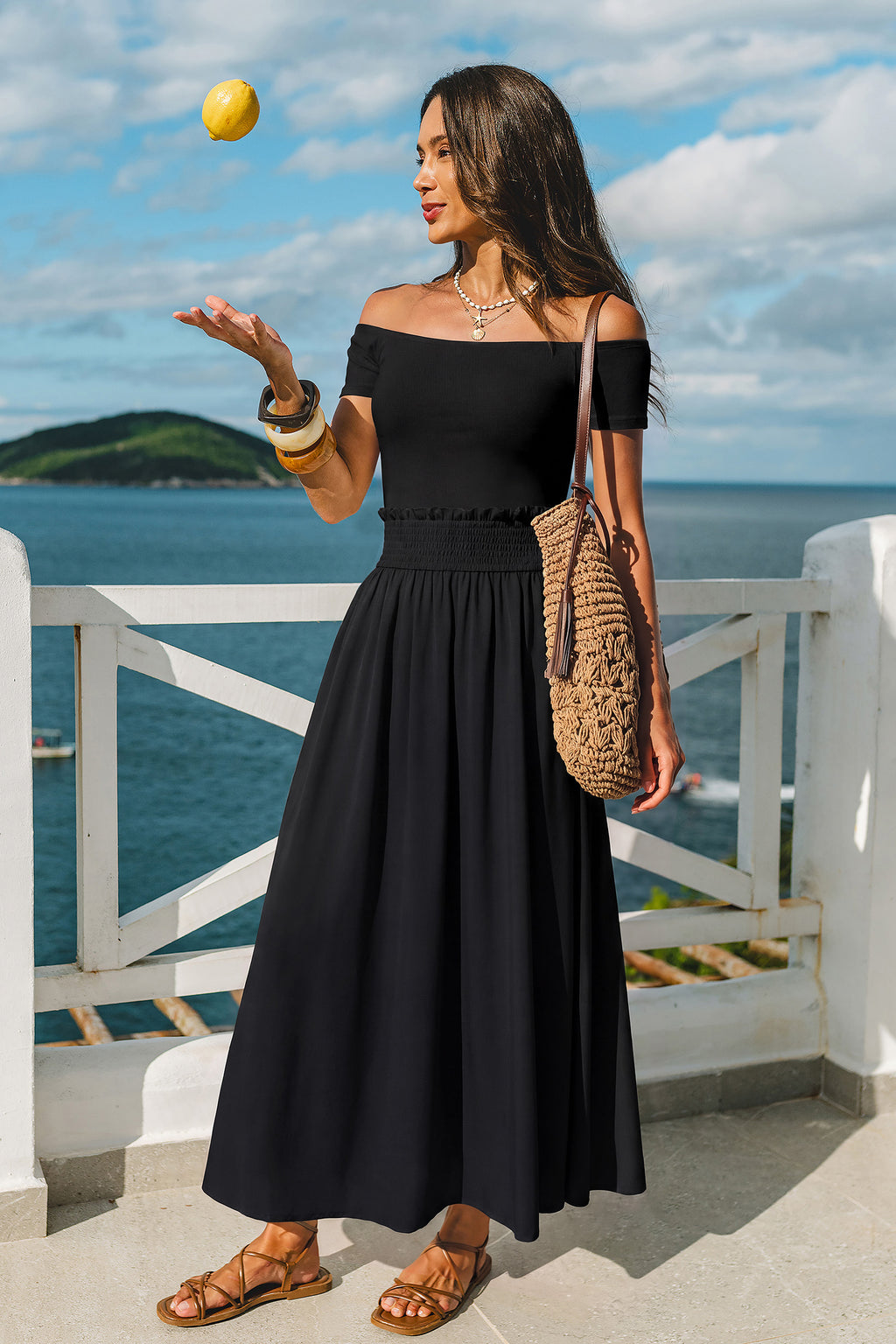 Schwarzes elegantes Off-Shoulder-Maxi-Strandkleid