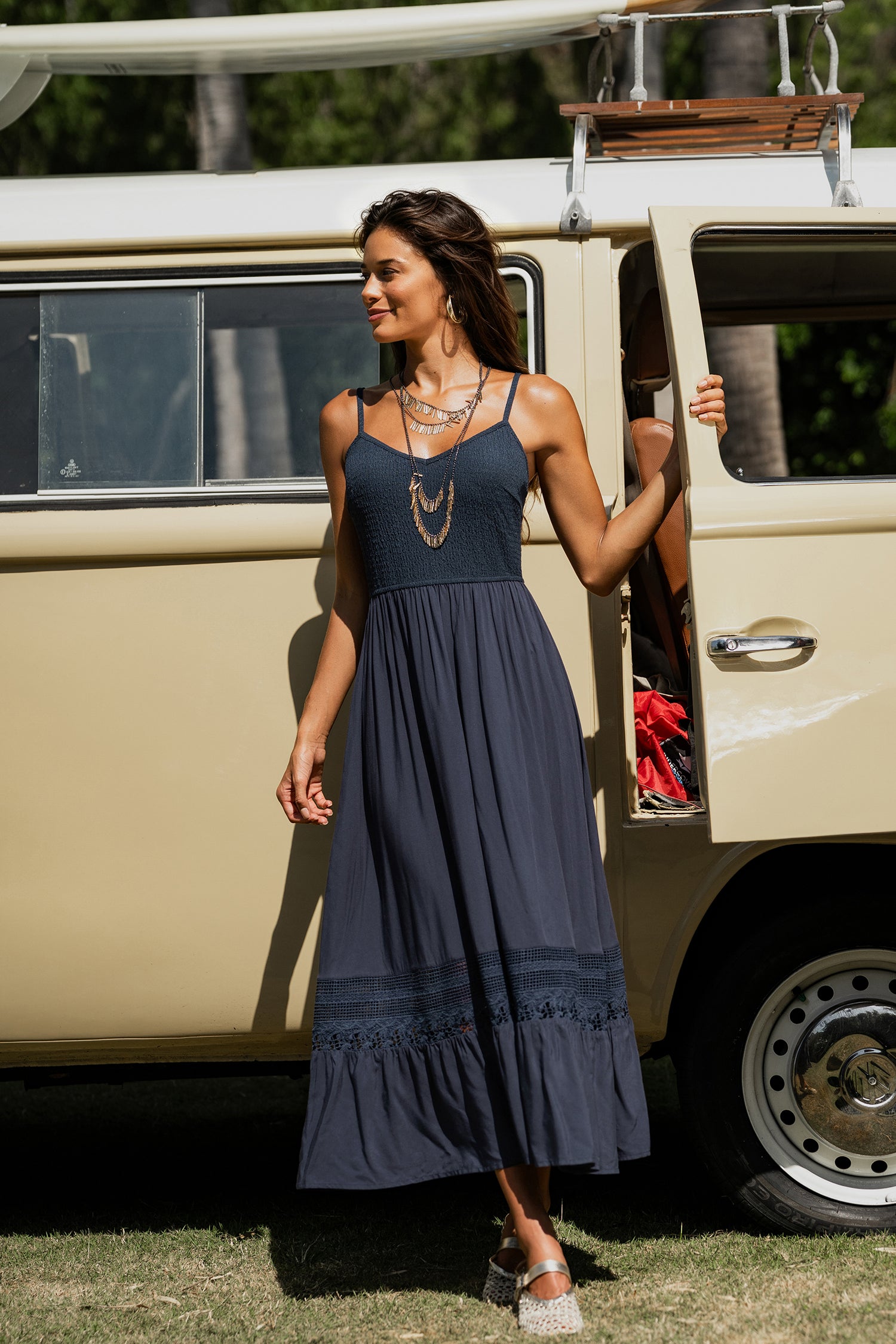 Marineblaues Maxi-Strandkleid mit V-Ausschnitt