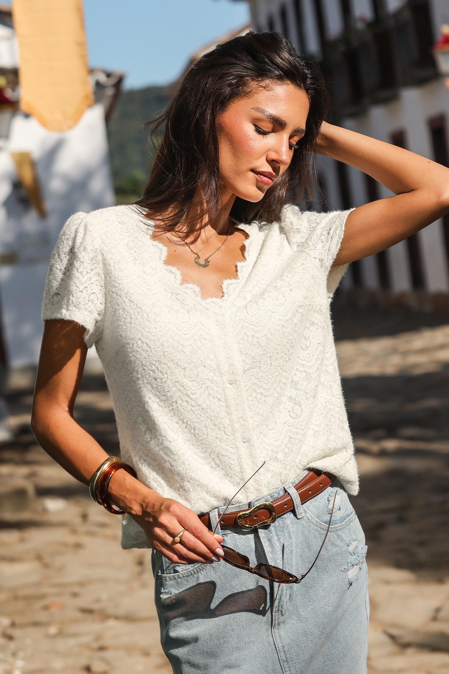 Beige Kurzarm Strick-Spitzen-Bluse mit V-Ausschnitt