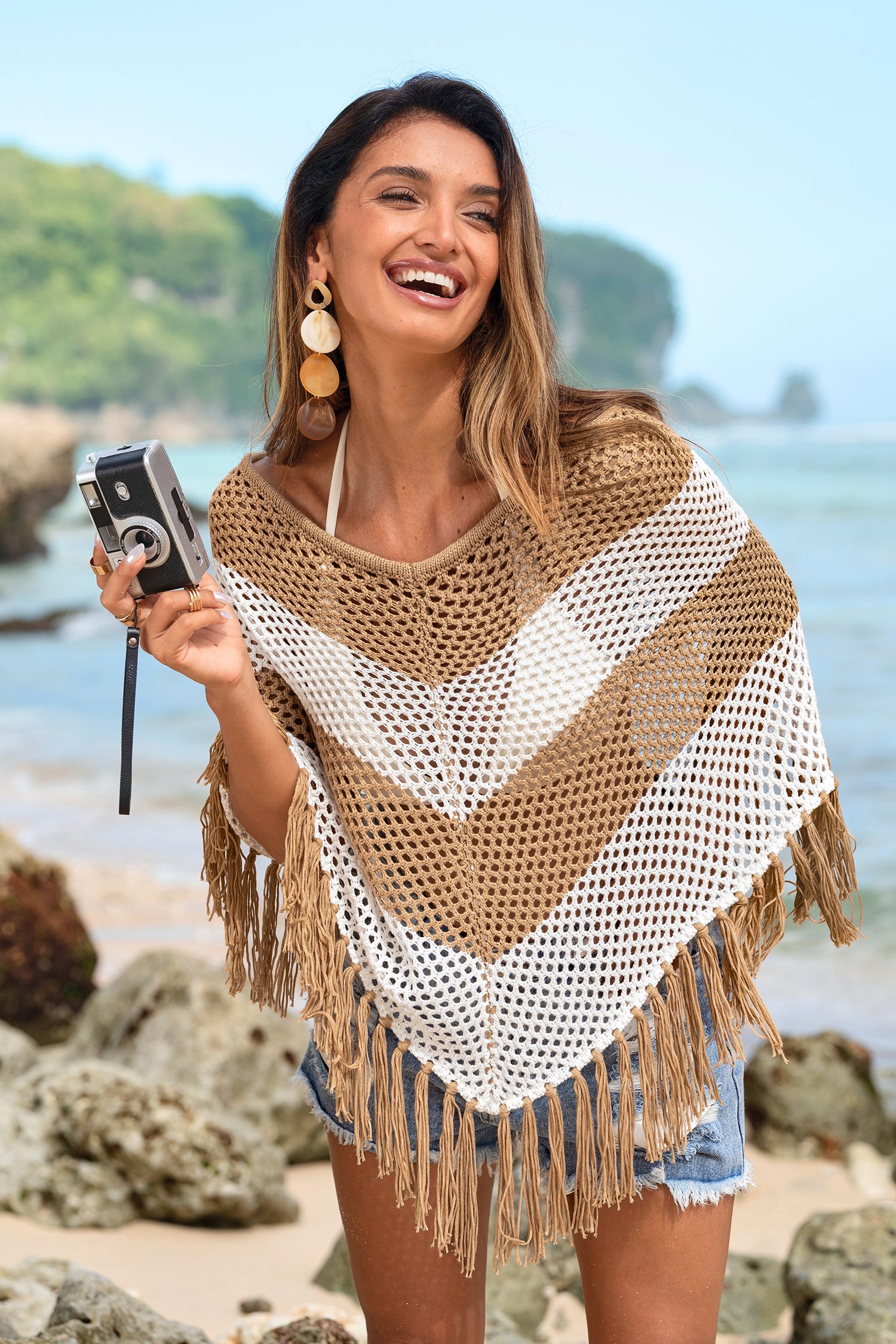 Gestreifter Strick-Strand-Top Strand-Poncho mit Fransen