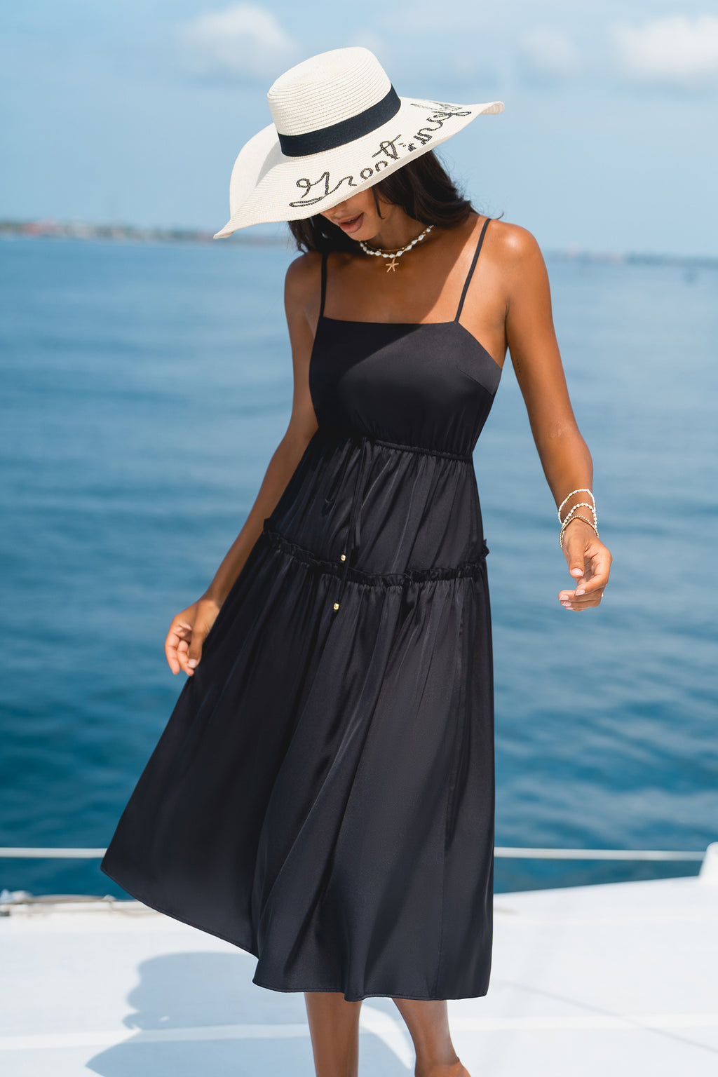 Schwarzes Maxi-Strandkleid mit quadratischem Ausschnitt