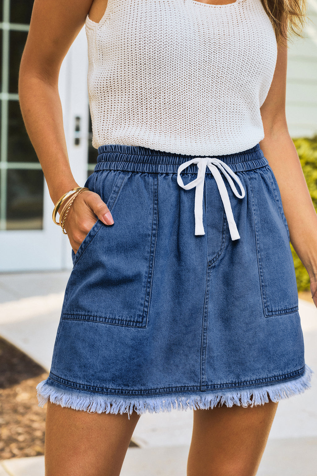 Dunkelblauer Mini-Jeansrock mit Taschen