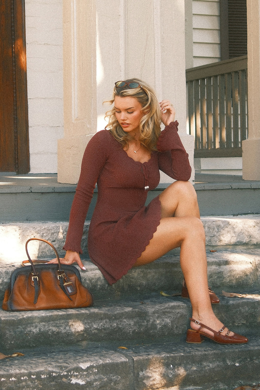 Braunes Langarm Mini-Strickkleid