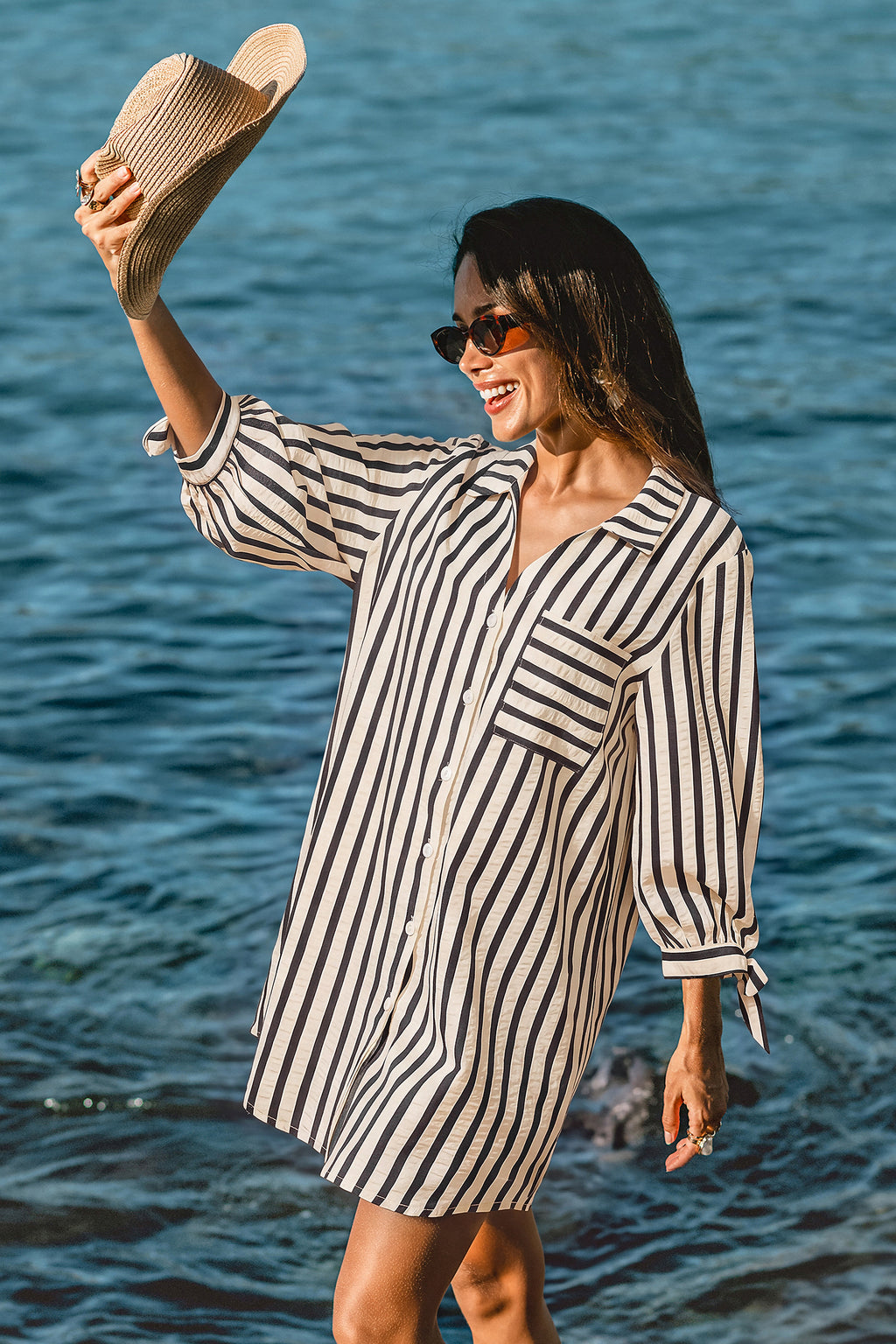 Gestreiftes Halbarm Mini-Strandkleid